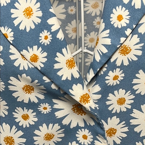 SHEIN Blue White Daisy Button Flowers Top Blouse - Picture 4 of 7